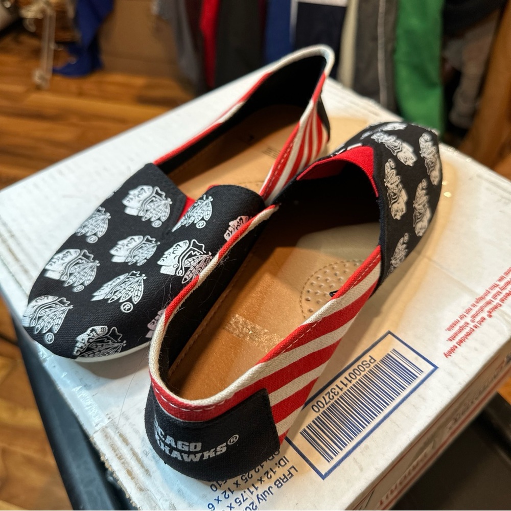 Chicago Blackhawks Women's Logo Canvas Shoes Slide Slip On Flats SZ L Up to SZ 9